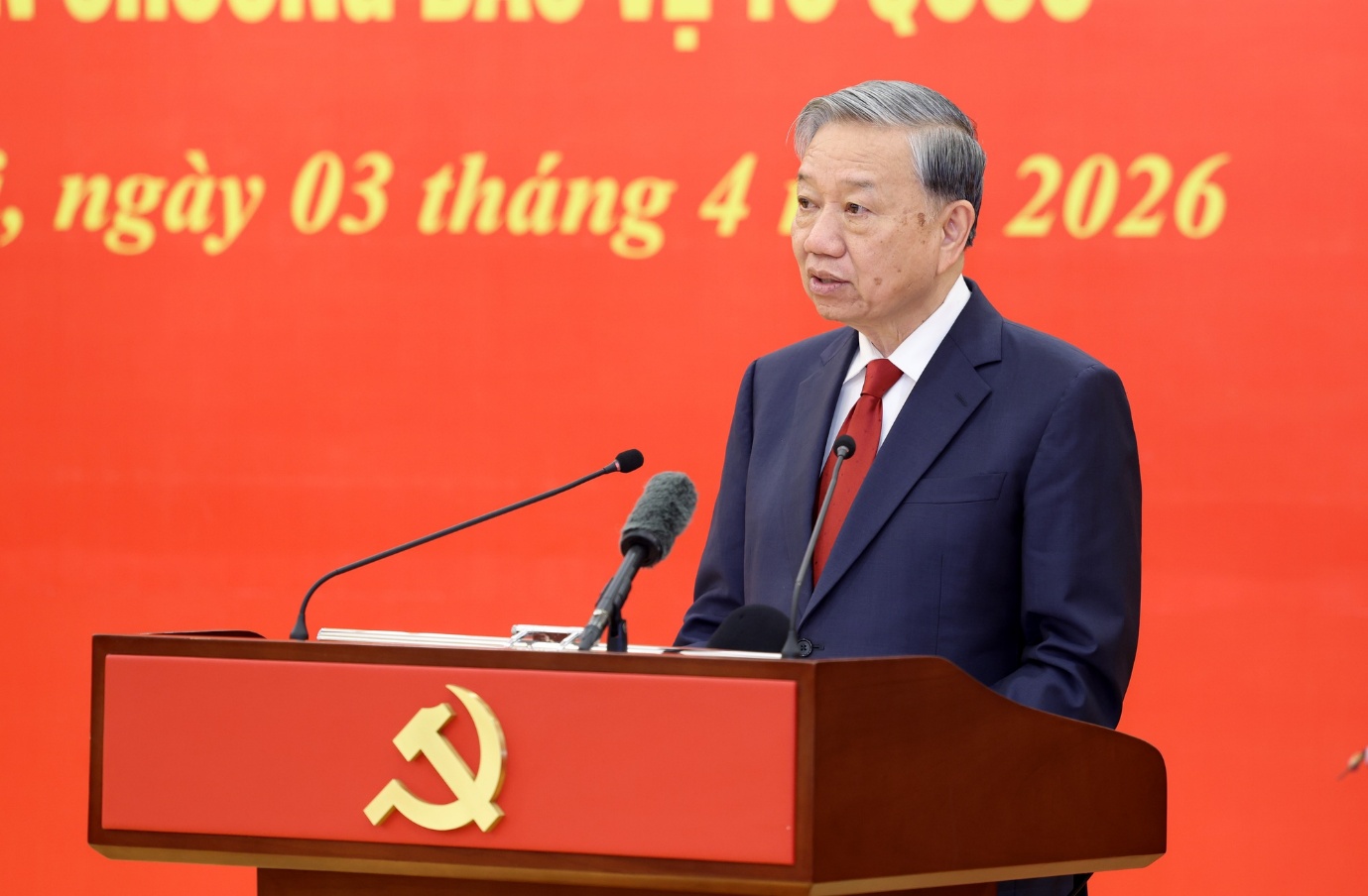 4.4 2 Nhiều lãnh đạo Đảng, Nhà nước, Quân đội được trao Huân chương cao quý.jpg